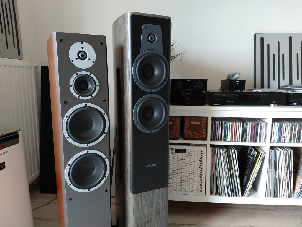Dwie pary kolumn podłogowych Dynaudio na odsłuchu porównawczym