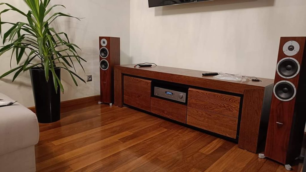 Sprzęt hi-fi dobrany pod akustykę pomieszczenia klienta